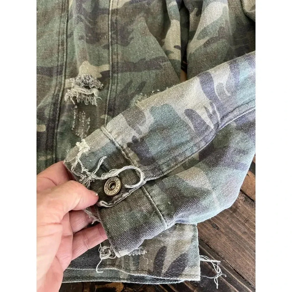 Lucky & Blessed Distressed Camo Jacket Women Medium Transitional Boho Fringe - Picture 13 of 16